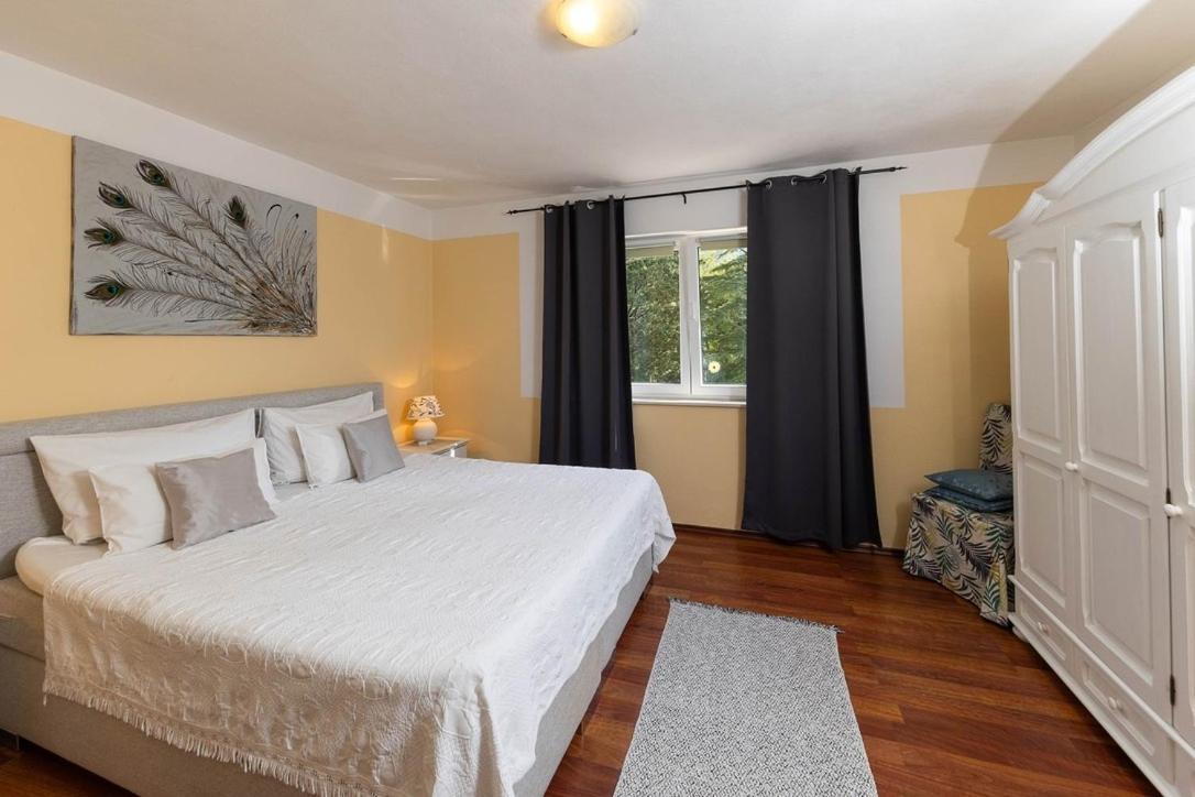 Appartement Emaris à Tribalj  Extérieur photo