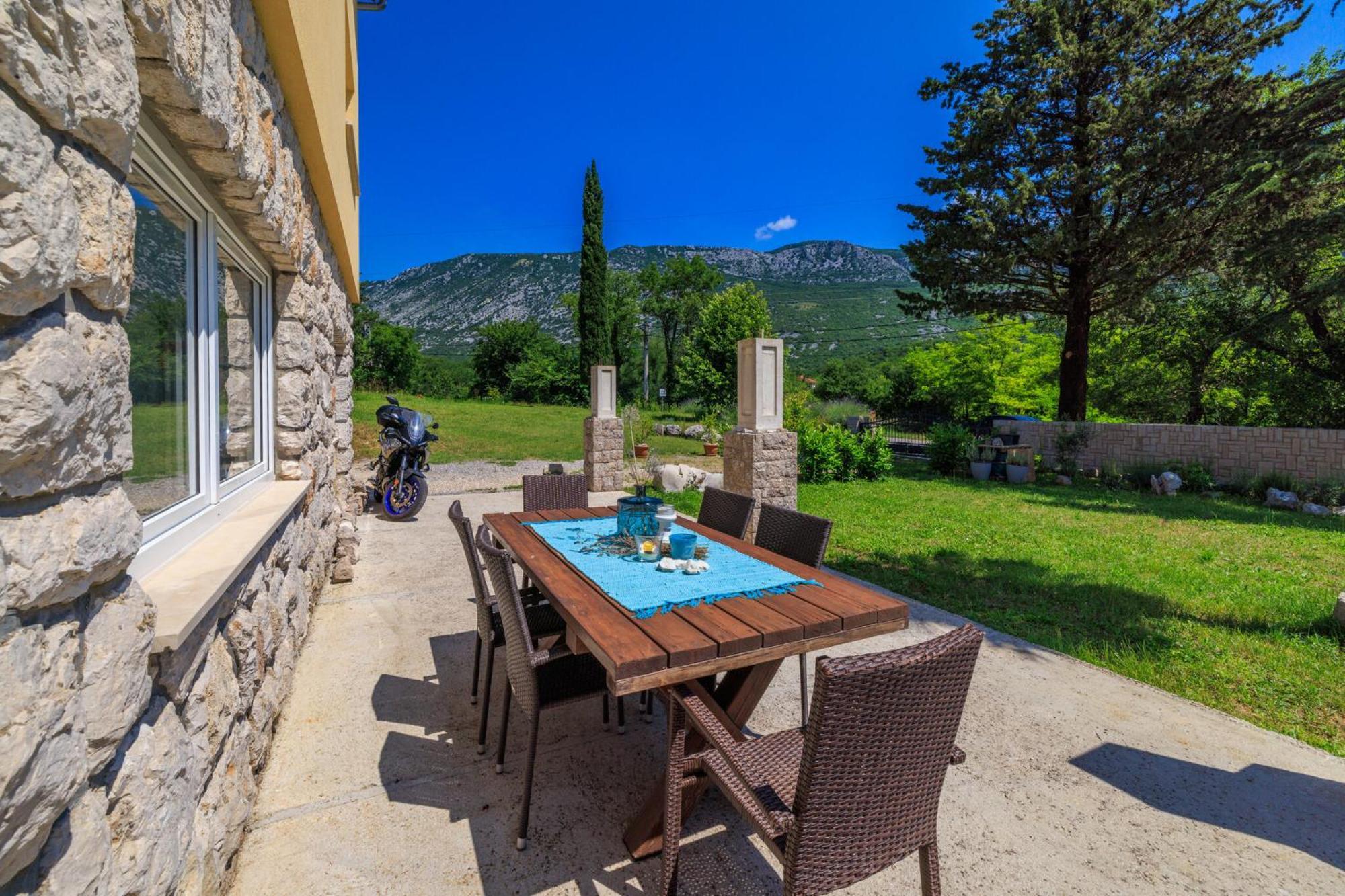 Appartement Emaris à Tribalj  Extérieur photo