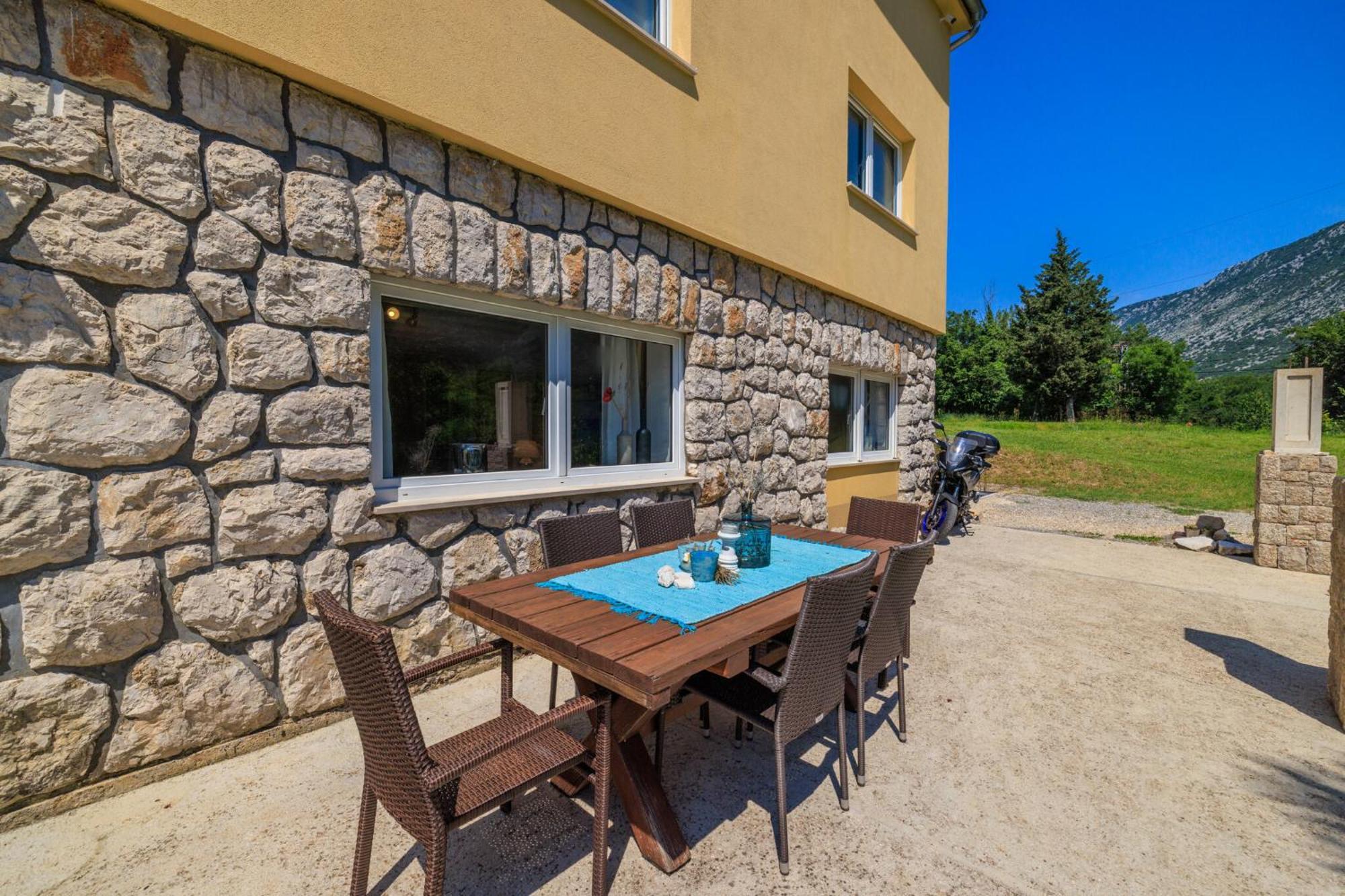 Appartement Emaris à Tribalj  Extérieur photo